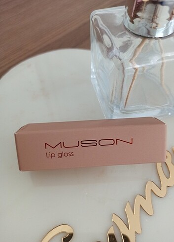 Kiko Muson lip gloss 