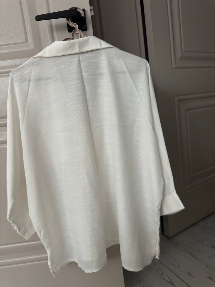 Beyaz Keten Düğmeli Kadın Gömlek - Görsel 3