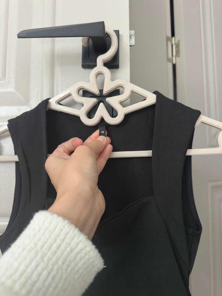 Siyah Yüksek Yakalı Gotik Kadın Atlet - Görsel 2