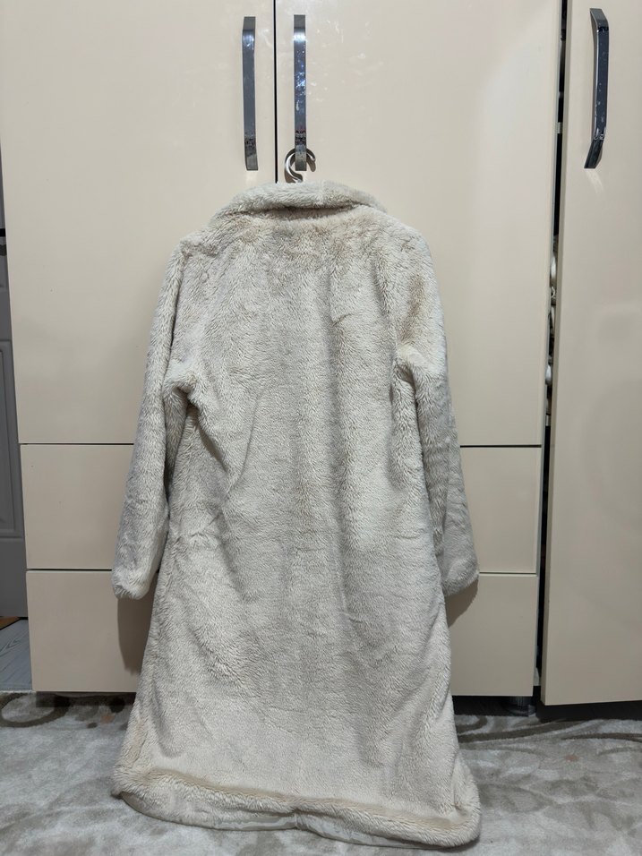 Beyaz Uzun Peluş Kadın Kaban - Görsel 2