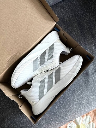 40 Beden Adidas Spor Ayakkabı