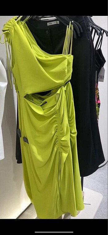 m Beden Yeşil Zara Muadil Elbise