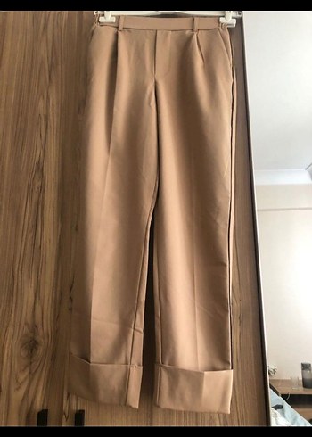 Bej Piliseli Kumaş Pantolon