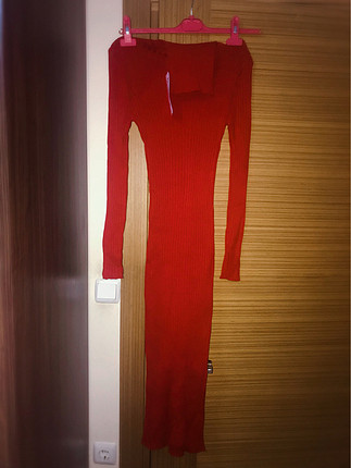 Kırmızı boğazlı triko elbise