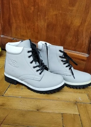 Bağcıklı bot