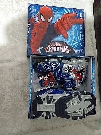 30 numara cocuk spor ayakkabi bot orjinal lisansli. spiderman 