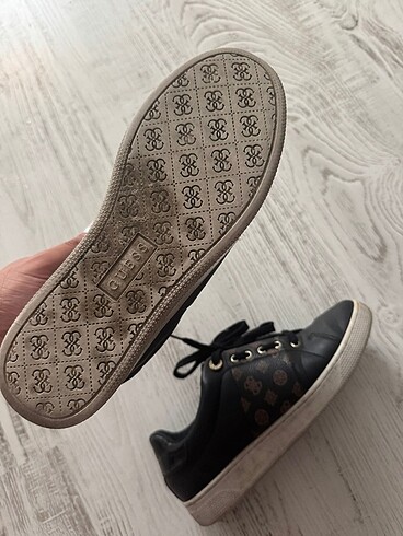 39 Beden Guess spor ayakkabı
