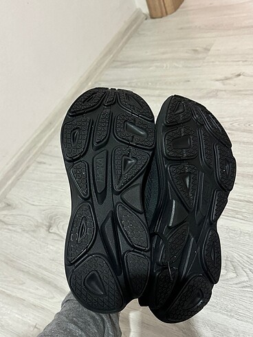44 Beden siyah Renk HOKA spor ayakkabı