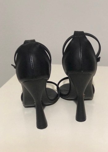 Siyah Topuklu Ayakkabı - Görsel 4