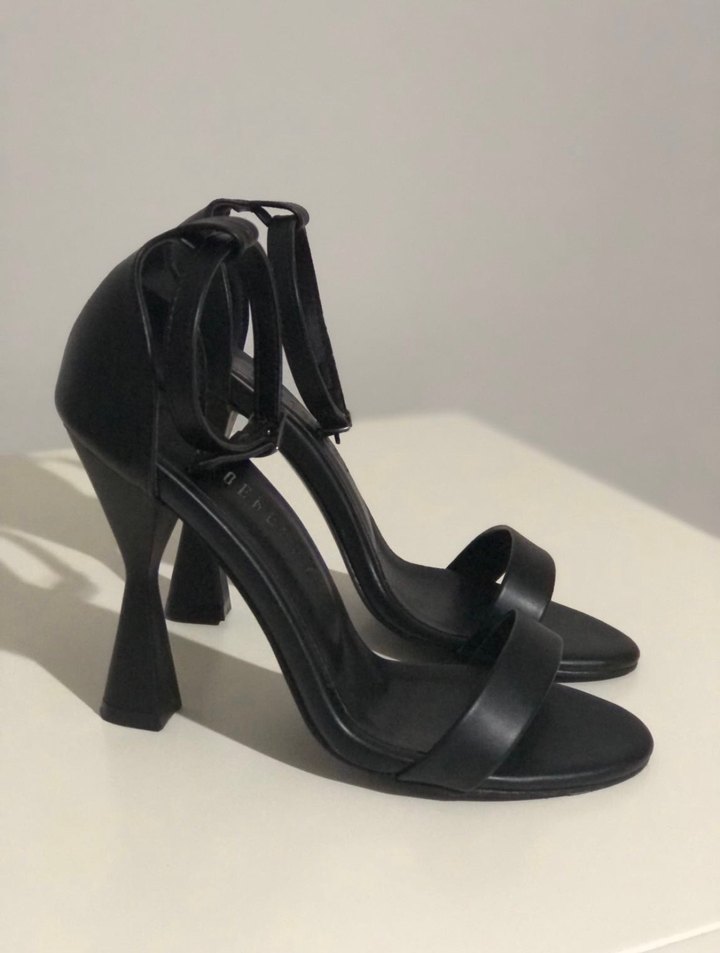 Siyah Topuklu Ayakkabı - Görsel 3