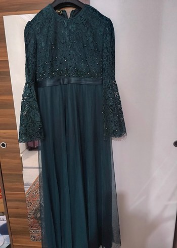 Uzun Kollu İşlemeli Yeşil Abiye Elbise - Görsel 3