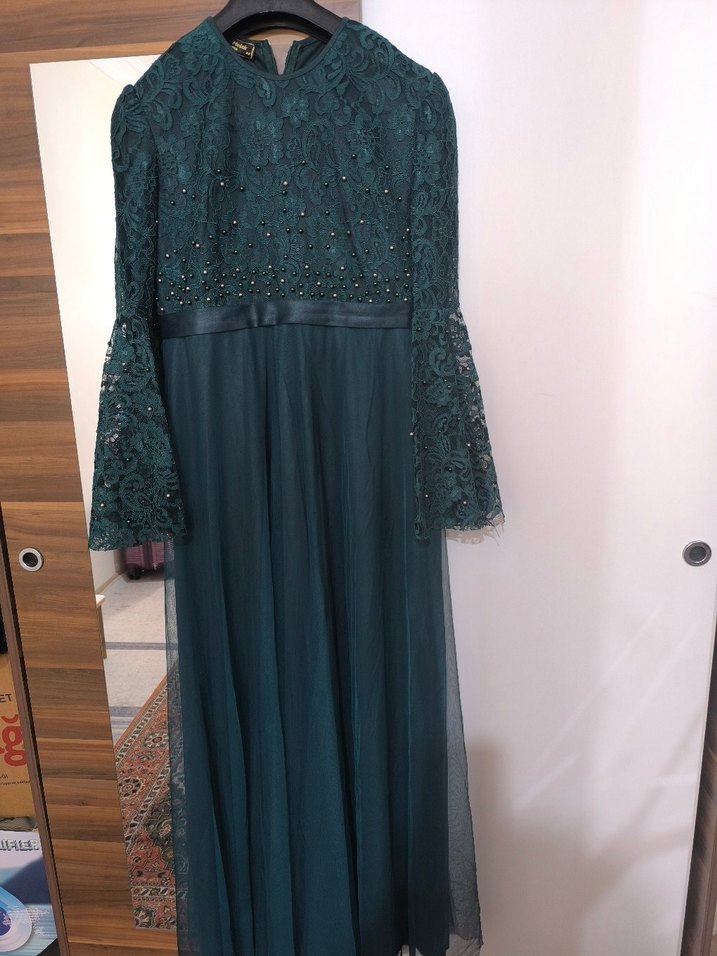 Uzun Kollu İşlemeli Yeşil Abiye Elbise - Görsel 2