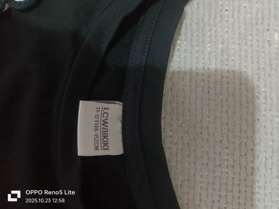 Kız Çocuk Siyah Düğmeli Baskılı Tişört - Görsel 3