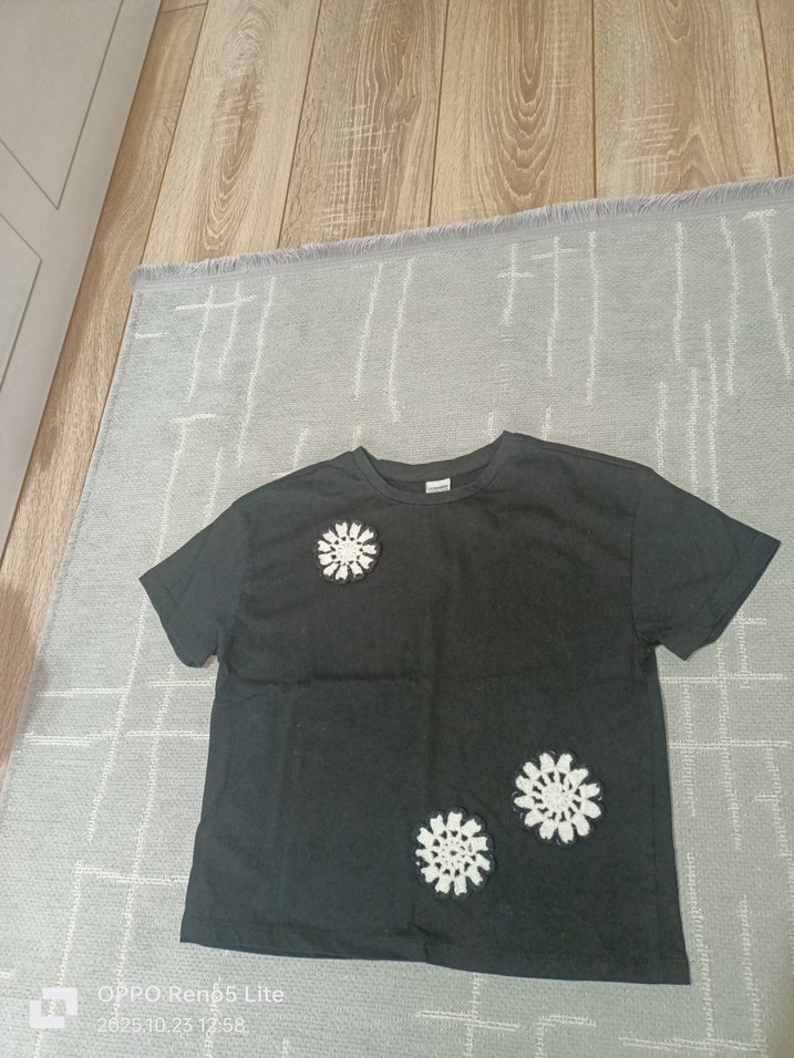 Kız Çocuk Siyah Düğmeli Baskılı Tişört - Görsel 5