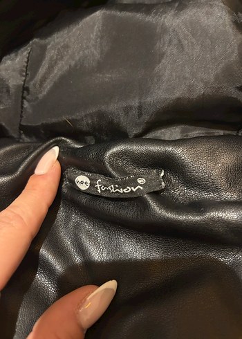 Siyah Deri Fermuarlı Kapüşonlu Kadın Mont - Görsel 2