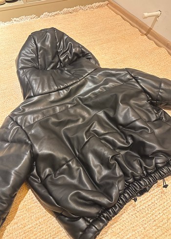 Siyah Deri Fermuarlı Kapüşonlu Kadın Mont - Görsel 4