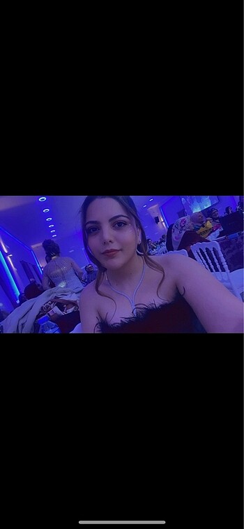 Diğer Siyah mini tüy detaylı askısız elbise