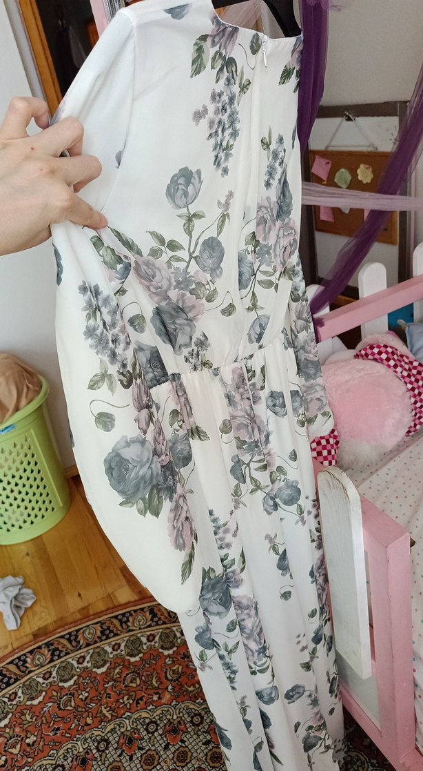 Drapeli Uzun Beyaz Çiçekli Bohem Elbise - Görsel 4