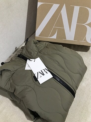 Zara Zara kapüşonlu şişme mont