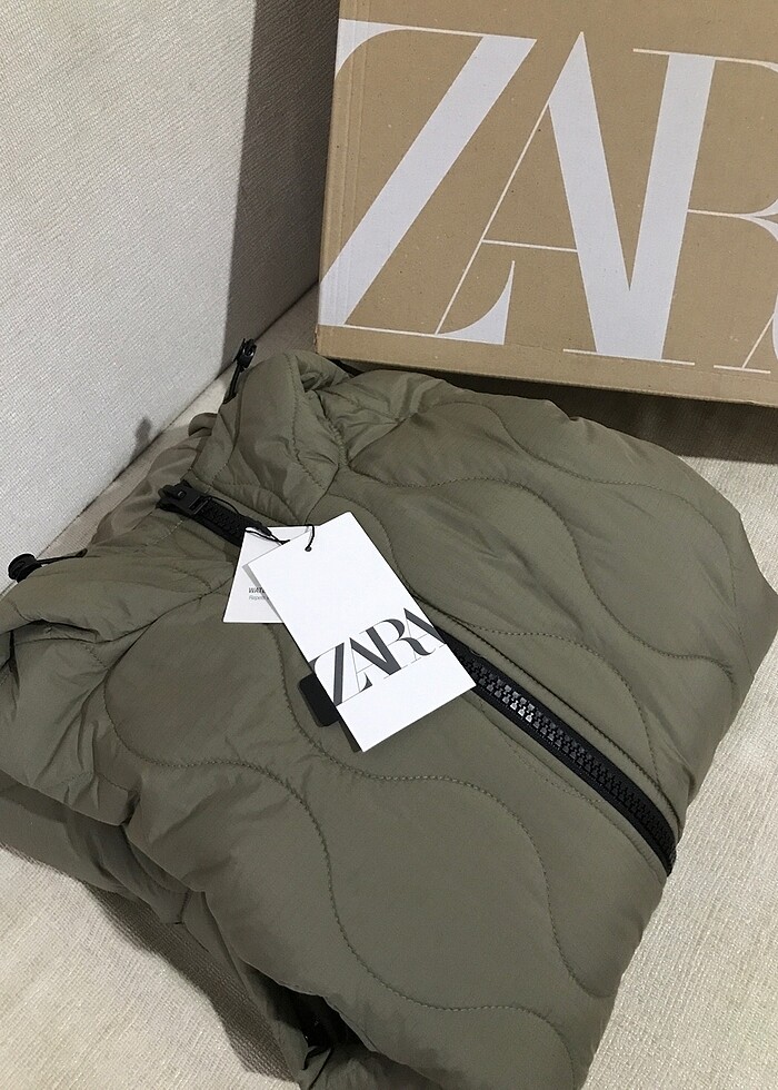 Zara kapüşonlu şişme mont - Görsel 2