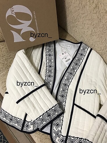 Zara kapitone işlemeli ceket