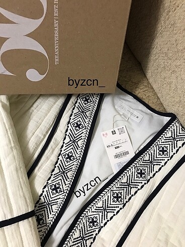 Zara Zara kapitone işlemeli ceket
