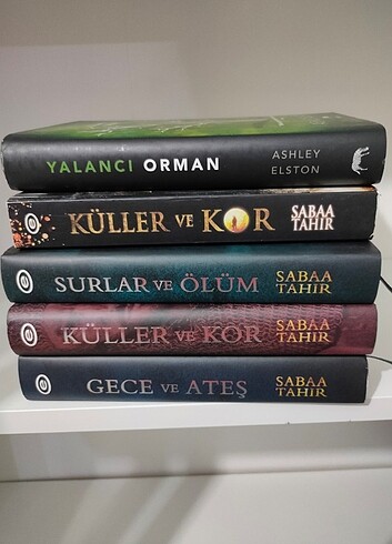 Sabaa Tahir Surlar ve Ölüm üç kitap takım artı ilk kitabın karto