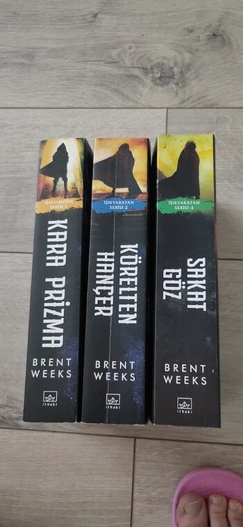 ışıkyaratan serisi ilk üç kitap Kara Prizma, Körelten Hançer, Sa