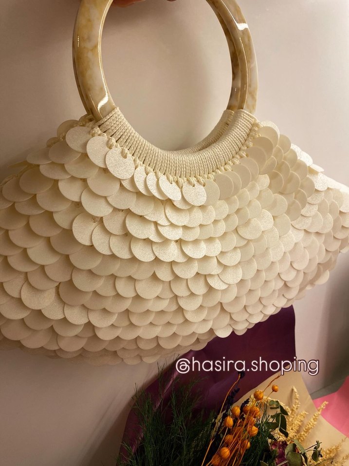 Krem Pullu Üçgen Çanta - Görsel 3