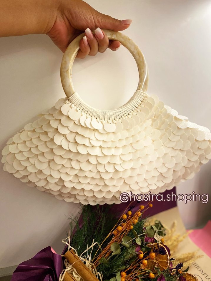 Krem Pullu Üçgen Çanta - Görsel 2