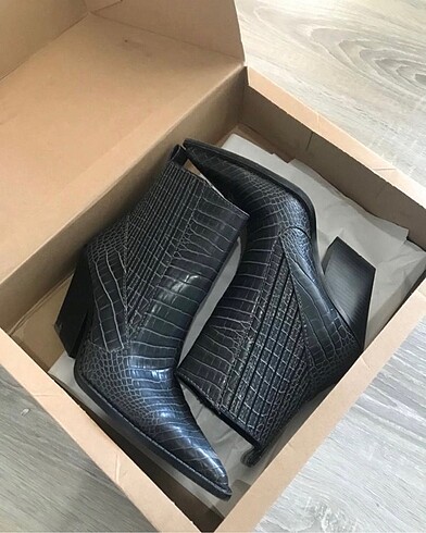 Zara Bot