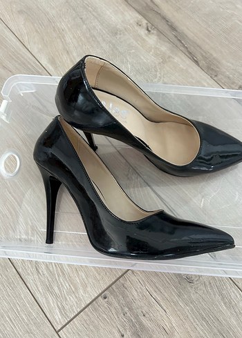 39 Beden Siyah Rugan Stiletto Kadın Ayakkabı