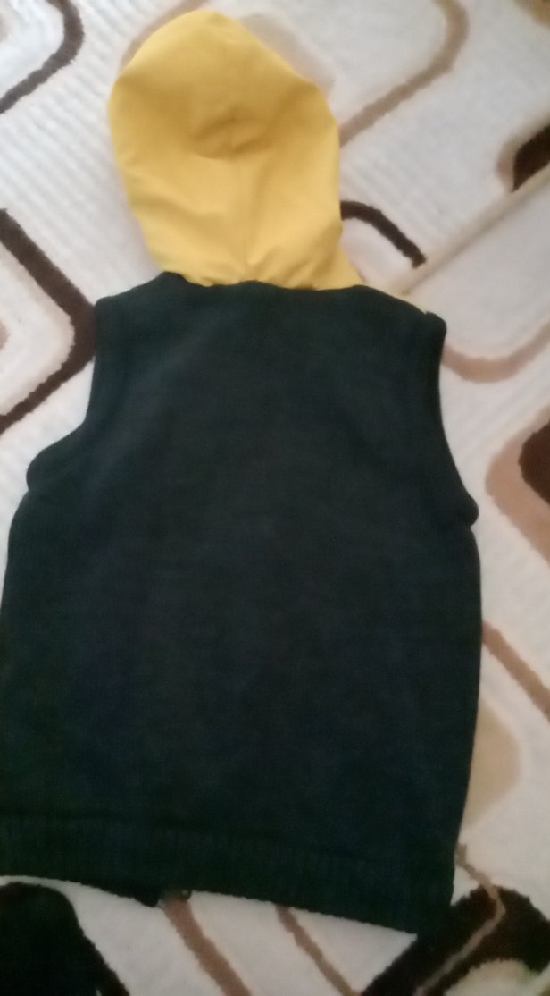 Erkek Çocuk Sarı Siyah Kapüşonlu Yelek - Görsel 3