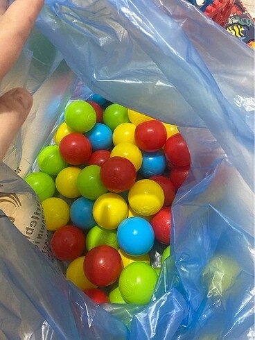 Renkli top