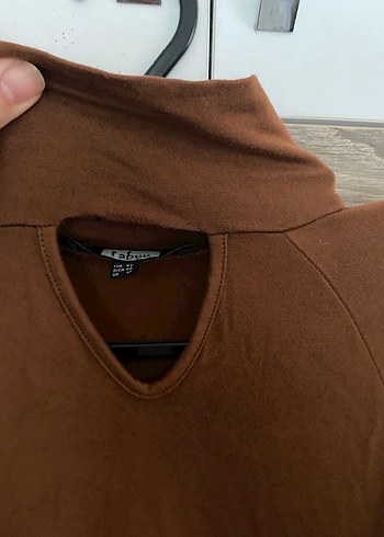 Kahverengi Yüksek Yaka Kısa Kollu Hamile Tişörtü - Görsel 2