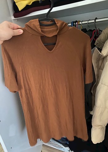 Kahverengi Yüksek Yaka Kısa Kollu Hamile Tişörtü - Görsel 4