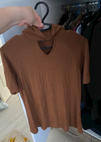 Kahverengi Yüksek Yaka Kısa Kollu Hamile Tişörtü - Görsel 5