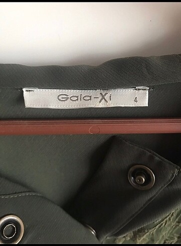 Seçil Seçil marka trenç.