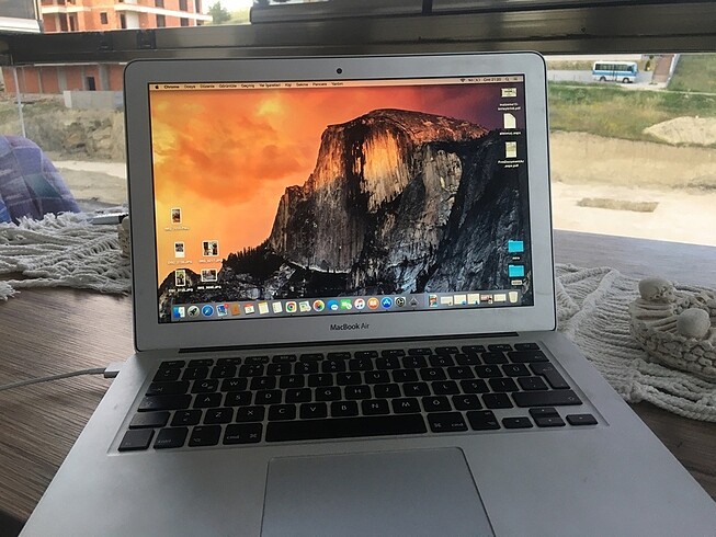 Apple MacBook Air i5