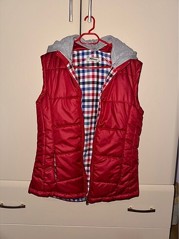 Kırmızı şişme yelek - Görsel 2