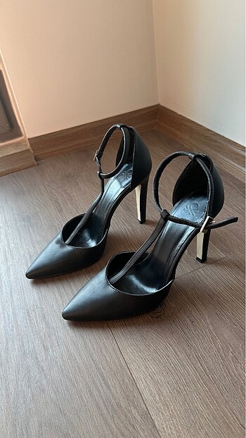Benetton Siyah stiletto