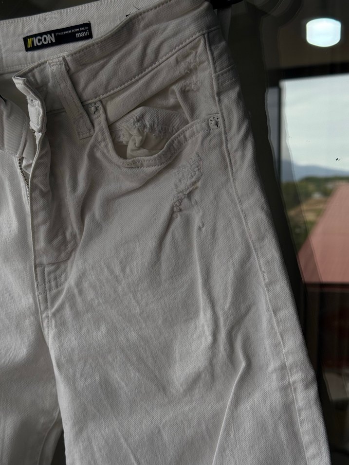 Beyaz Düğmeli Rahat Kesim Kadın Jean mavi Barcelona Model - Görsel 3