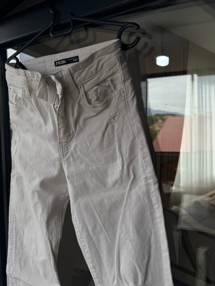 Beyaz Düğmeli Rahat Kesim Kadın Jean mavi Barcelona Model - Görsel 2