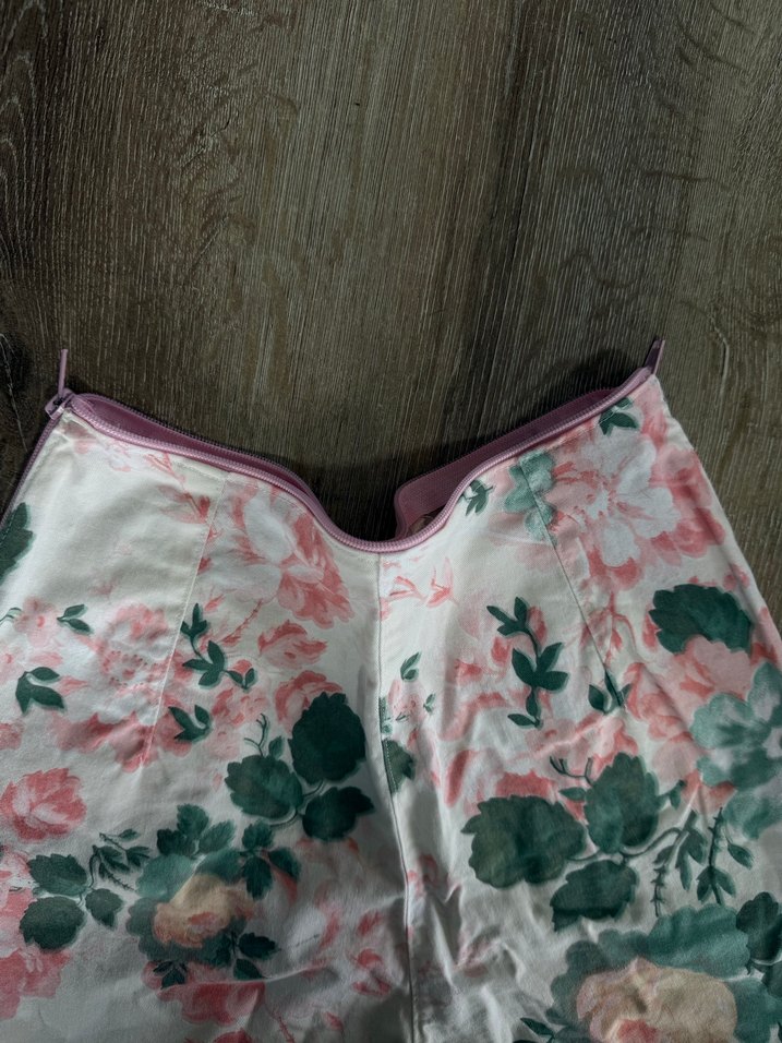 Çiçekli Şort Etek Yandan Açılabilir - Görsel 3
