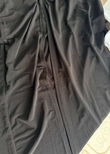 Pull and Bear Siyah Yırtmaçlı Etek - Görsel 2