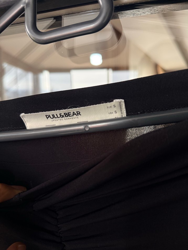 Pull and Bear Siyah Yırtmaçlı Etek - Görsel 4