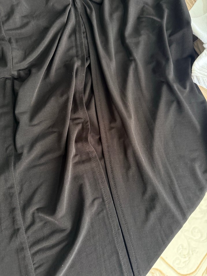 Pull and Bear Siyah Yırtmaçlı Etek - Görsel 2