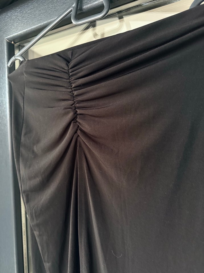 Pull and Bear Siyah Yırtmaçlı Etek - Görsel 3