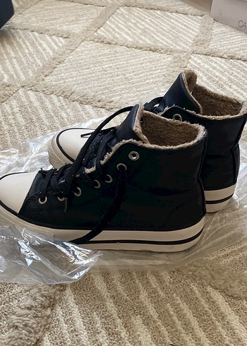 Düz Tabanlı Kürklü Siyah Kadın Spor Ayakkabı - Görsel 2