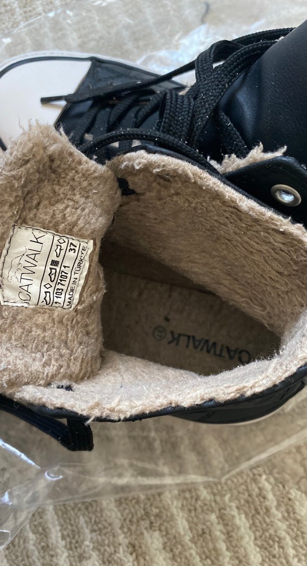 Düz Tabanlı Kürklü Siyah Kadın Spor Ayakkabı - Görsel 3